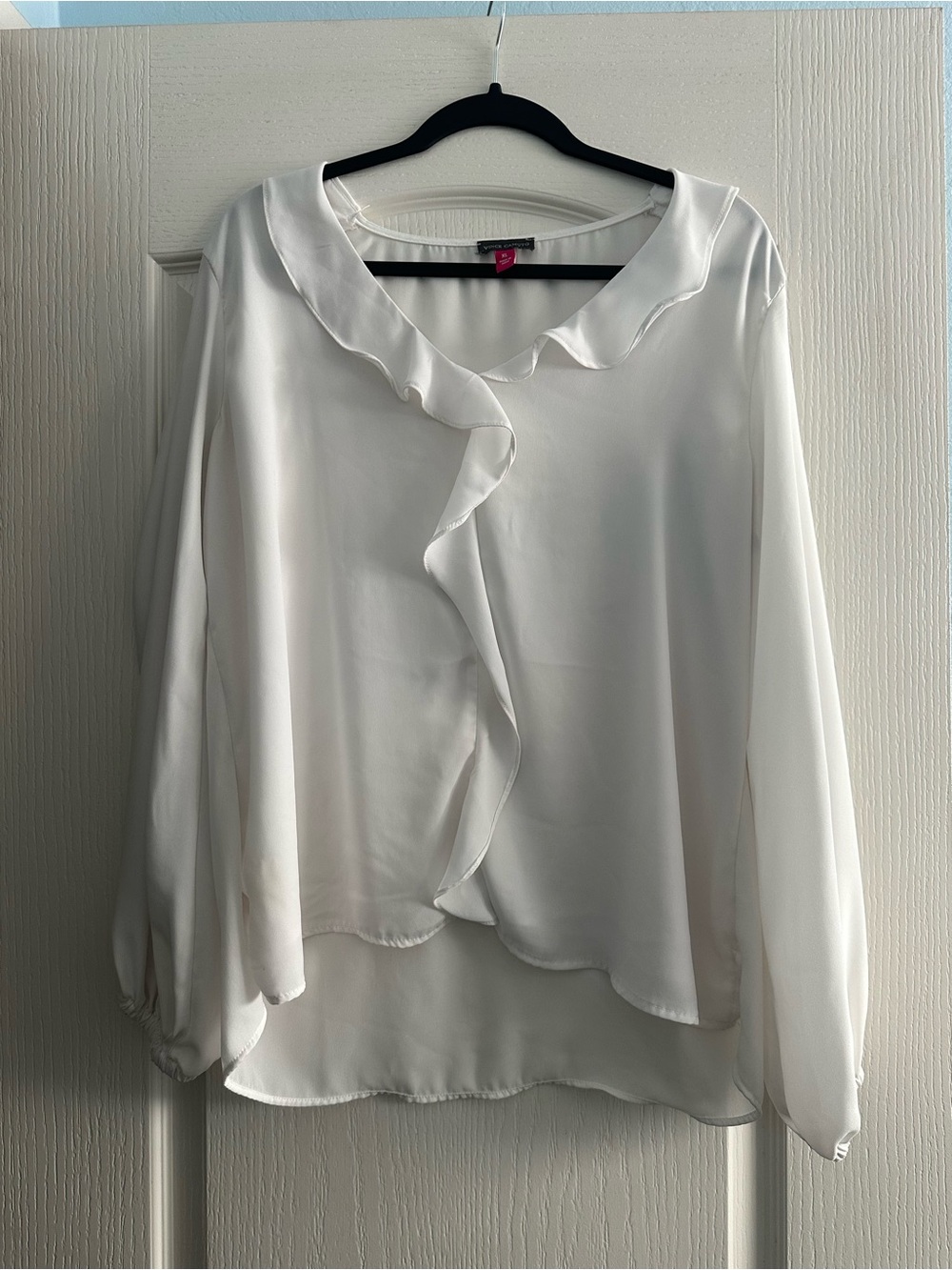 Vince Camuto Women's whit Ruffled Blouse
